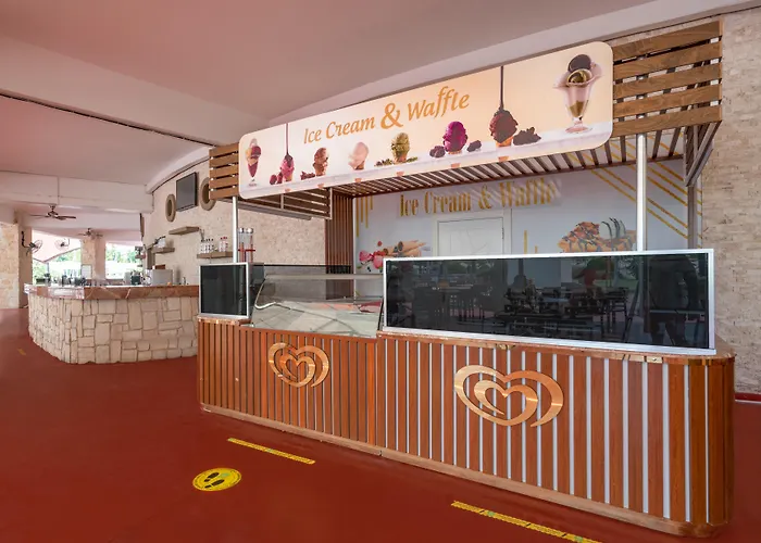 Hotel Titanic Deluxe Lara Antalia